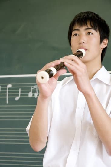 英国留学费用低的大学