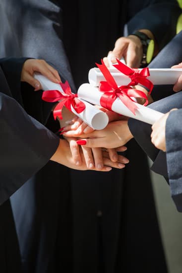九月英国留学 读美学，二本学历， 学校有ACCA免考内九门 回国以后想进四大...